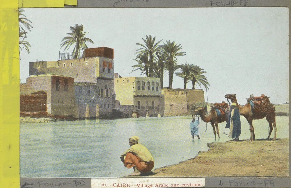 Dorpsgezicht in Egypte met kamelen en mannen aan de oever van een water (c. 1895 - in or before 1905) by anonymous