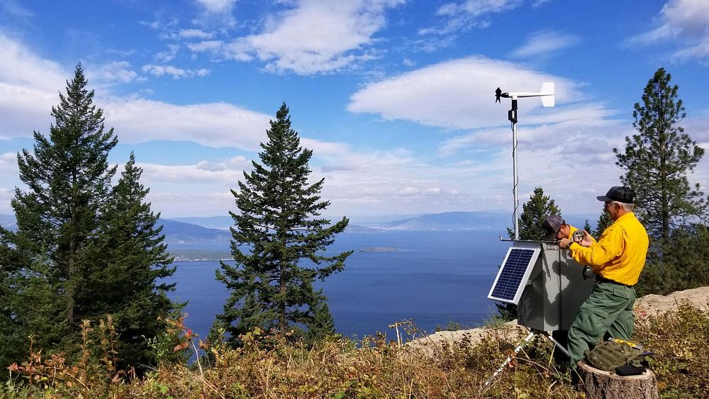 Incident Remote Automatic Weather Station. A Incident Remote Automatic Weather Station used on the Boulder 2700 Fire in…