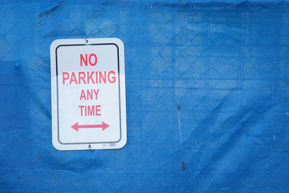 Free no parking sign image, public domain CC0 photo.