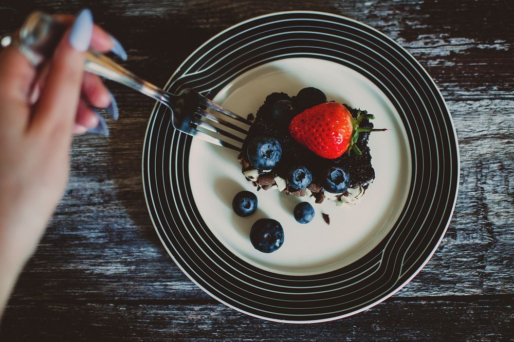 Strawberry blueberries chocolate cake image, free public domain CC0 photo.