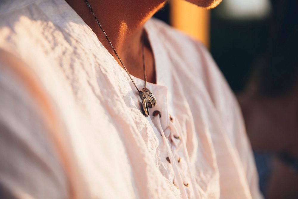 Wearing a chain with rings, free public domain CC0 photo