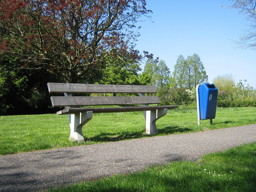 Park bench. Free public domain CC0 photo