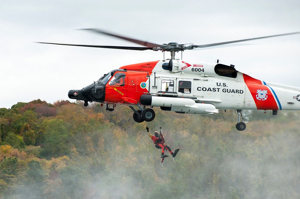 CGA cadets watch helicopter rescue operationsNEW LONDON, Conn &ndash; U.S. Coast Guard Academy faculty, staff, cadets and…