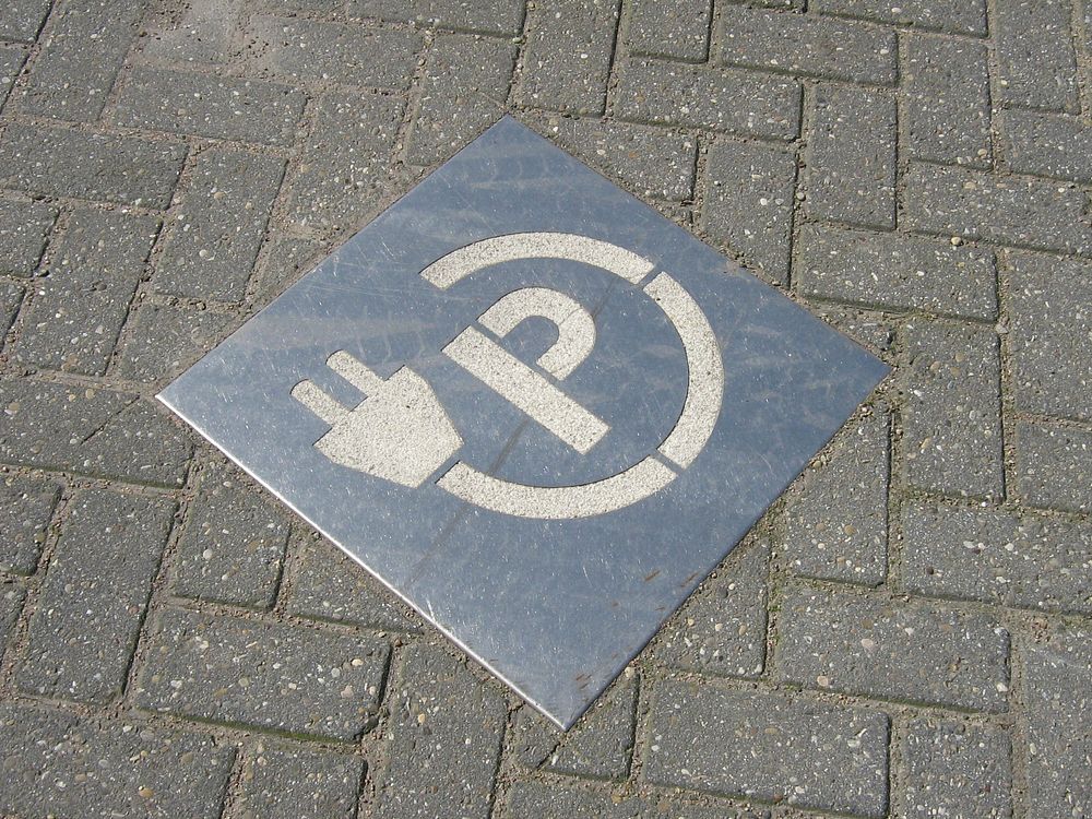 Electric car parking symbol tile. Free public domain CC0 photo.