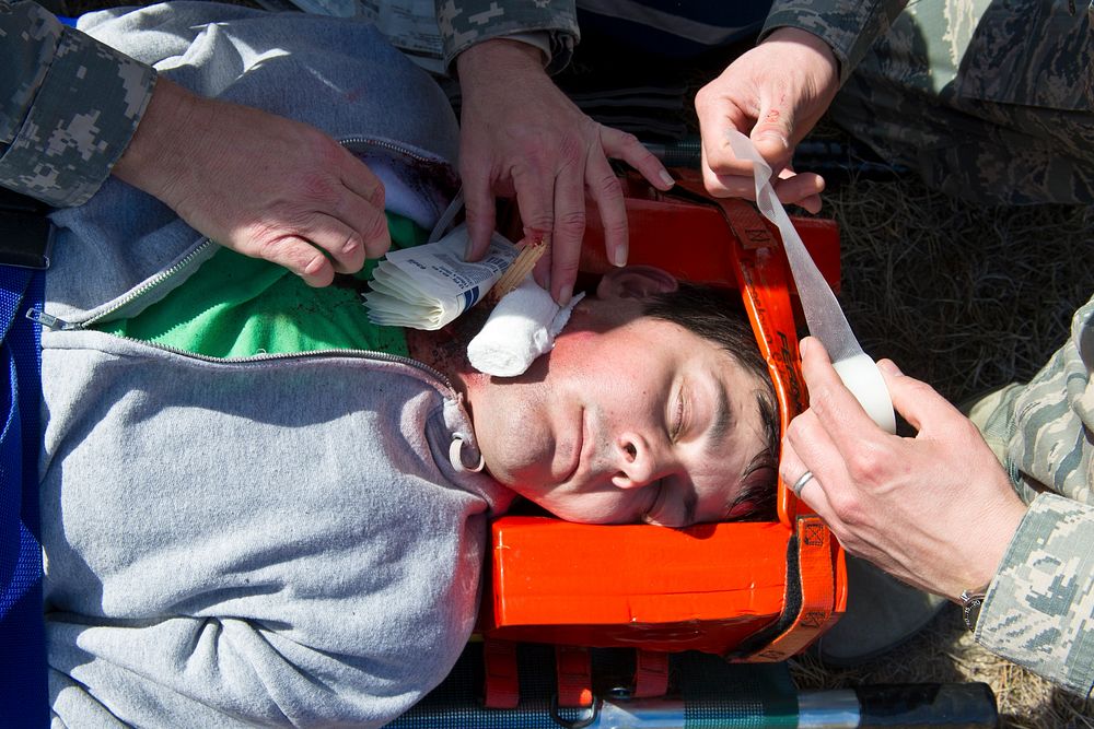 A simulated victim is given first aid by South Carolina’s Air National Guard and State Guard first responders during the…