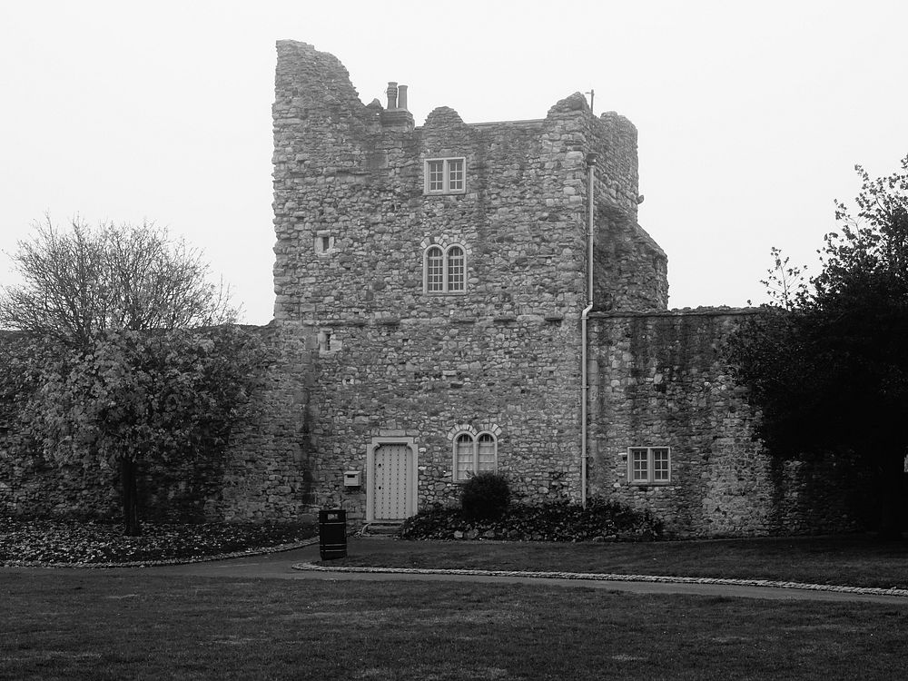 Rochester Castle in England. Free public domain CC0 image. 