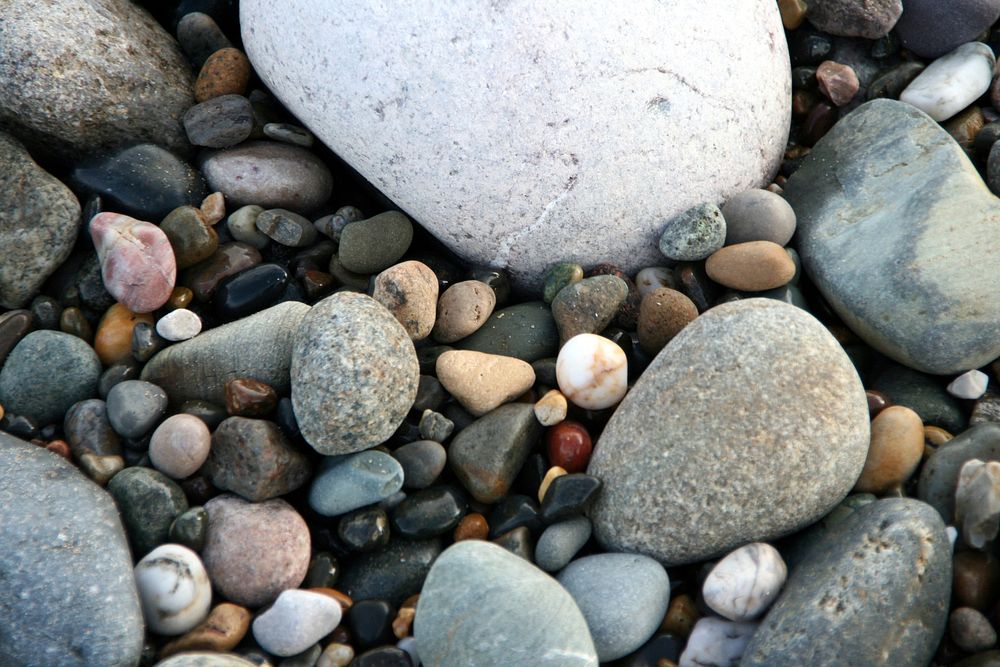 Pebbles on Llandudno beachOn the way back from Anglesey we stopped off at Llandudno for a nose. The pebble beach was looking…