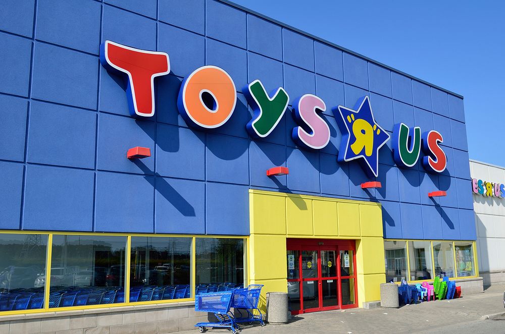 Toys R Us store front, Free Photo rawpixel