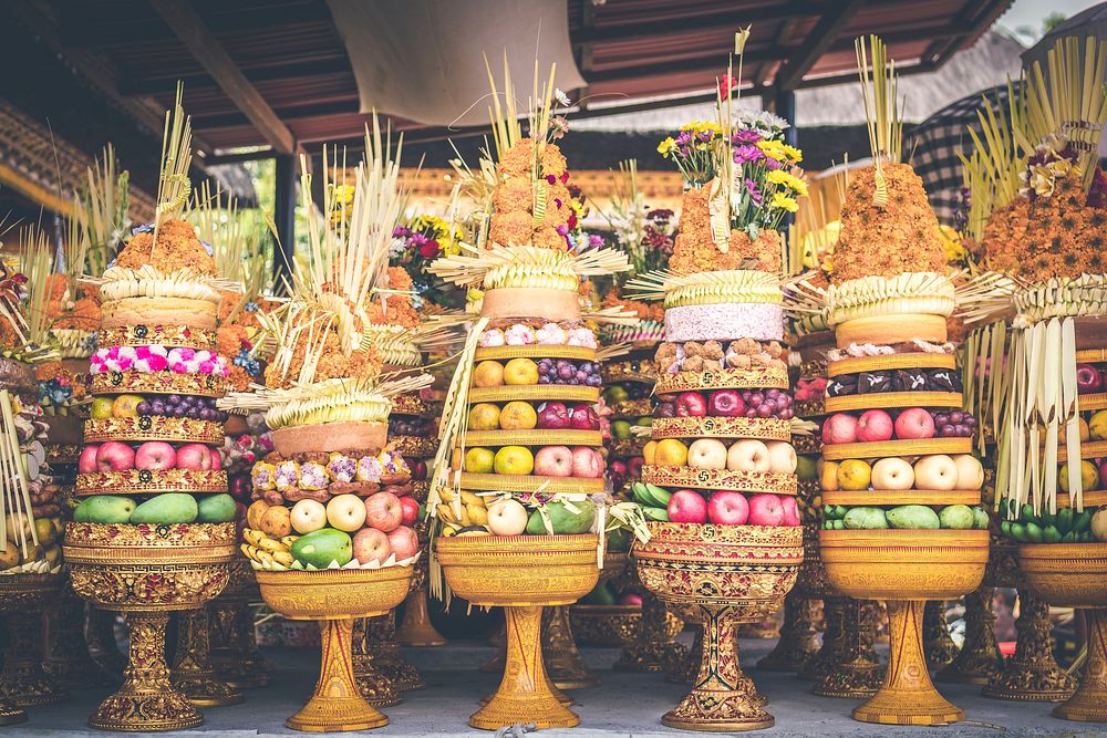 Traditional balinese offerings to Gods with fruits in basket. Free public domain CC0 image.