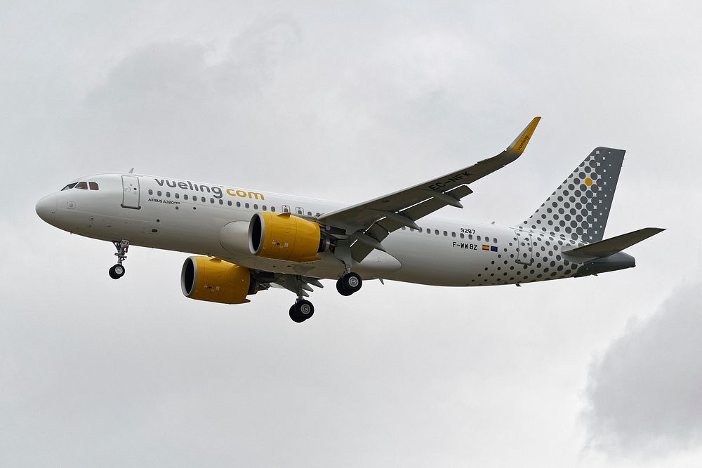 Vueling F-WWBZ - Airbus A320(test in flight), LFBO Airport, 18/10/2019. 