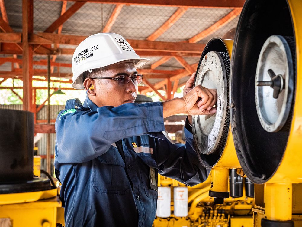 Engineer working. Energi untuk Kehidupan Masyarakat Sumba, 2019.Photo by: Rwaida Gharib. Original public domain image from…