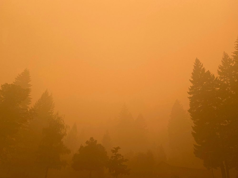 Heavy smoke from Lionshead, Beachie Creek and Riverside Fires filled Central and Eastern Oregon on Friday as westerly winds…