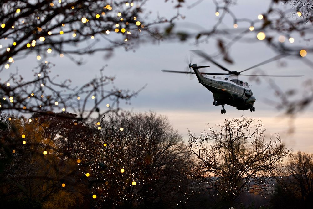 Marine One departs the South Lawn of the White House, Nov. 26, 2011.