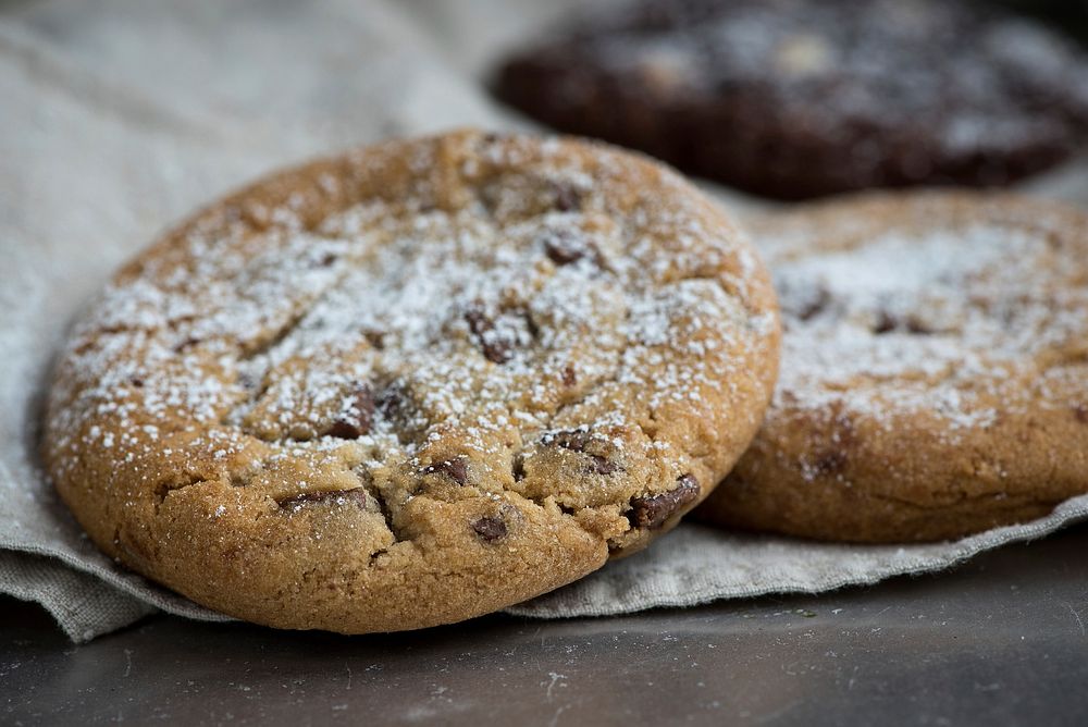 Chocolate chip cookie. Free public domain CC0 photo.