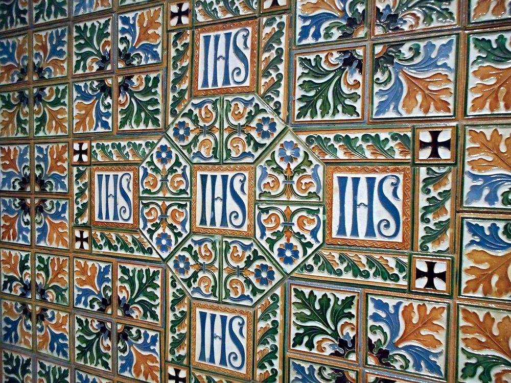 Mosaic pattern tile floor. Free public domain CC0 photo.