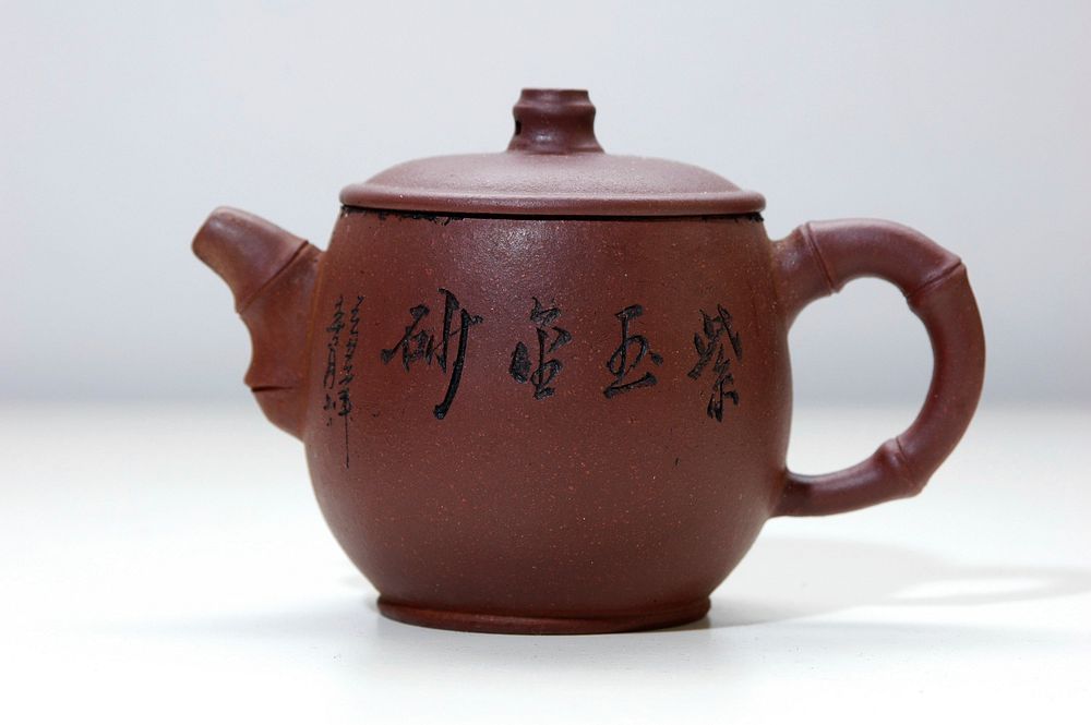 Clay pot with Asian style. Free public domain CC0 photo