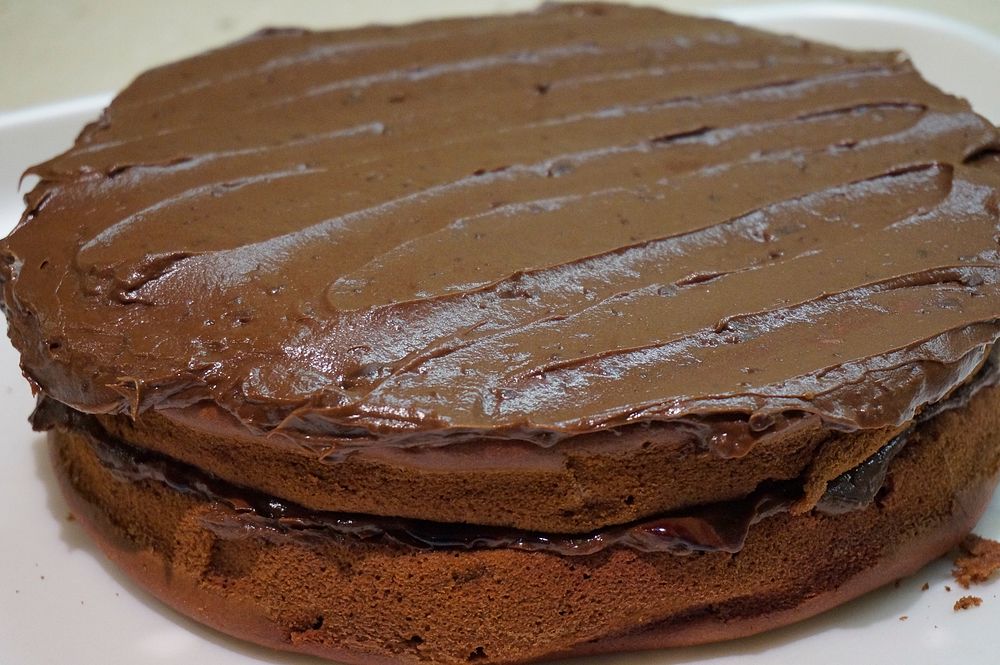 Chocolate spread on cake. Free public domain CC0 photo.