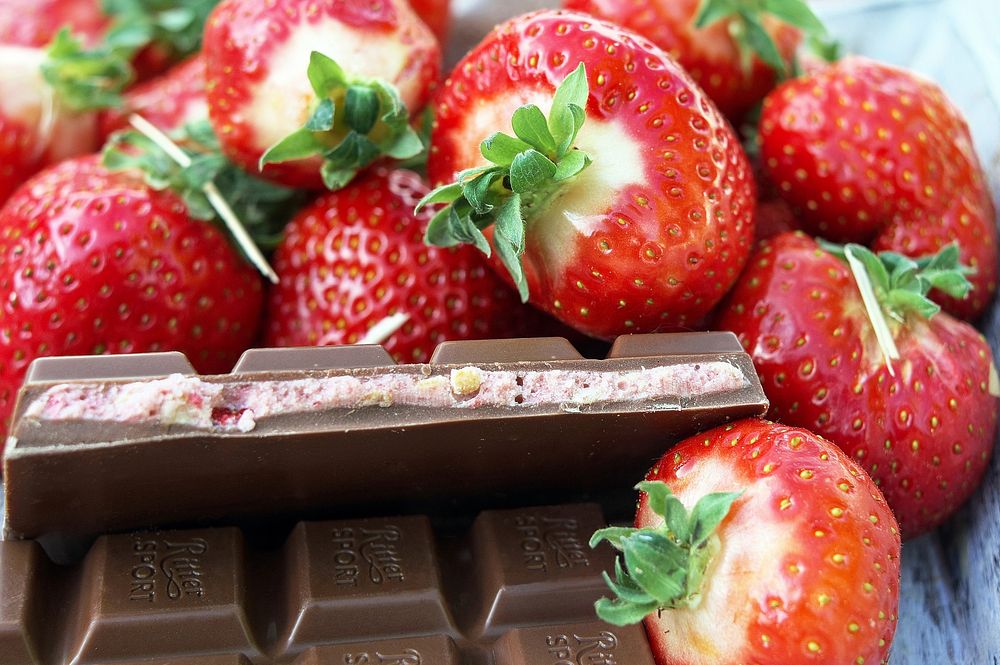 Fresh strawberries and chocolate. Free public domain CC0 image.