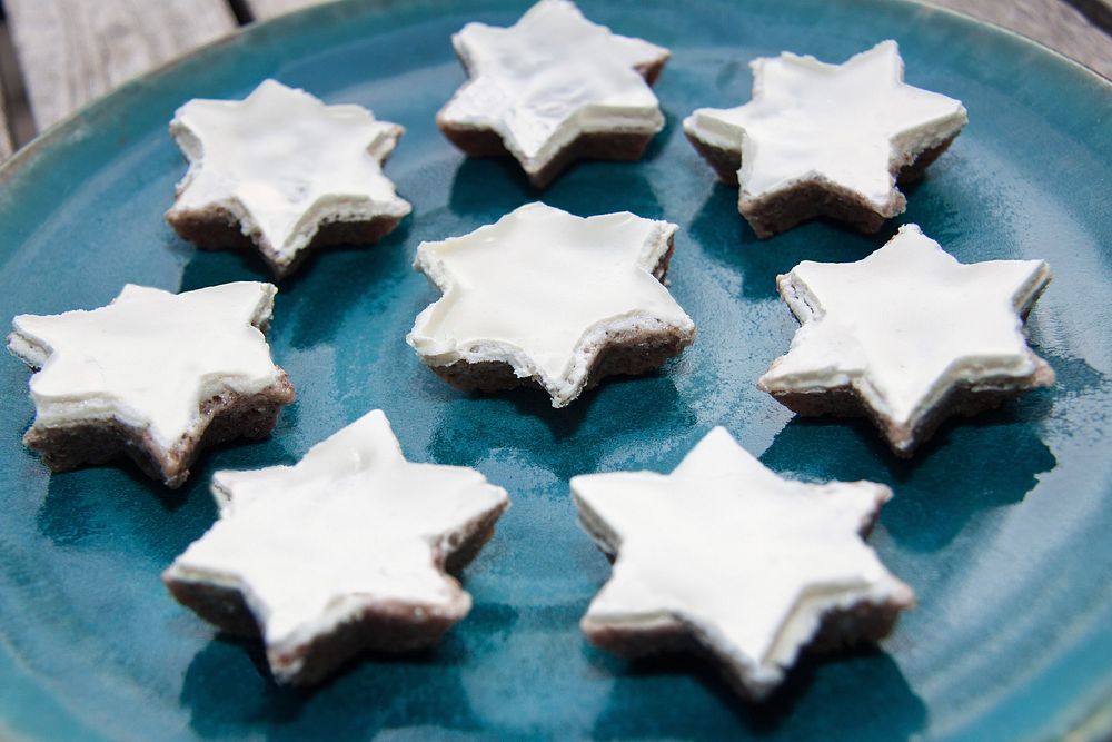 Closeup on star cookies with white frosting. Free public domain CC0 image.