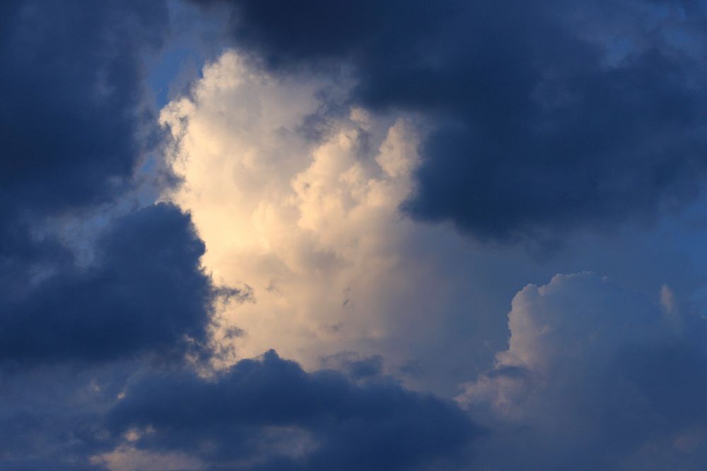 Cloudy sky background. Free public domain CC0 photo.