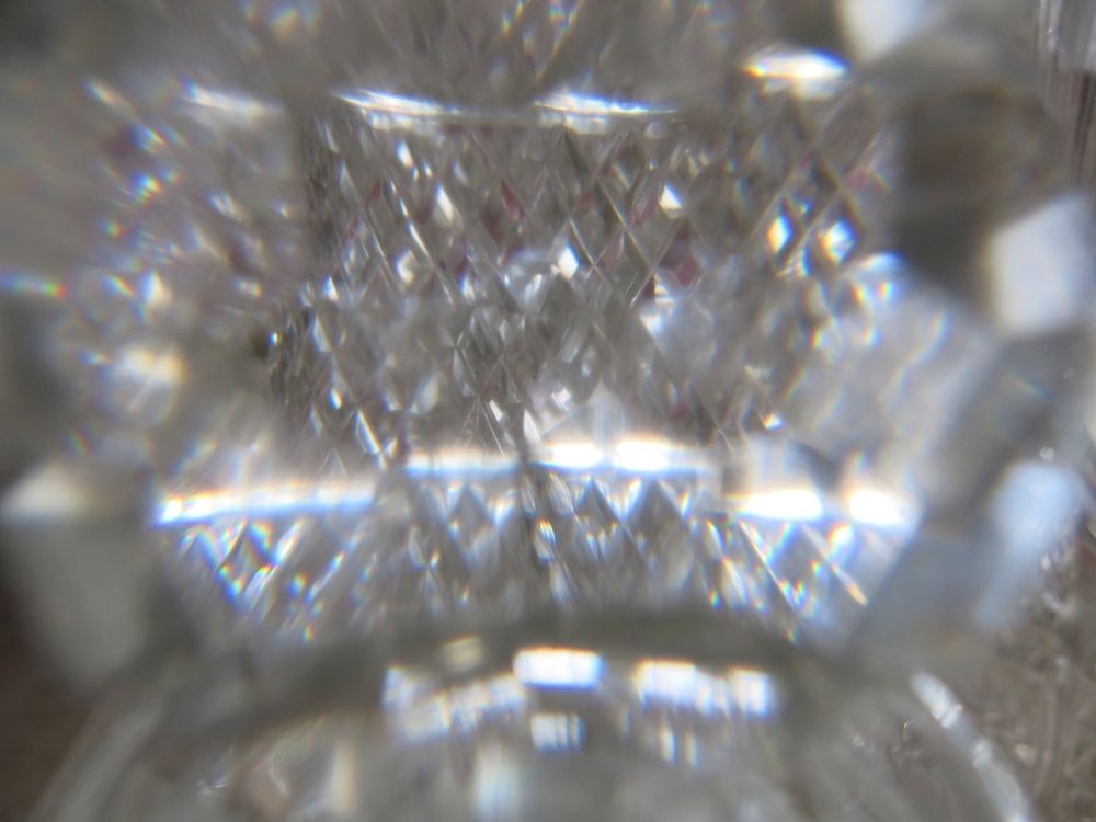 Crystal refraction, light reflection. Free public domain CC0 photo.