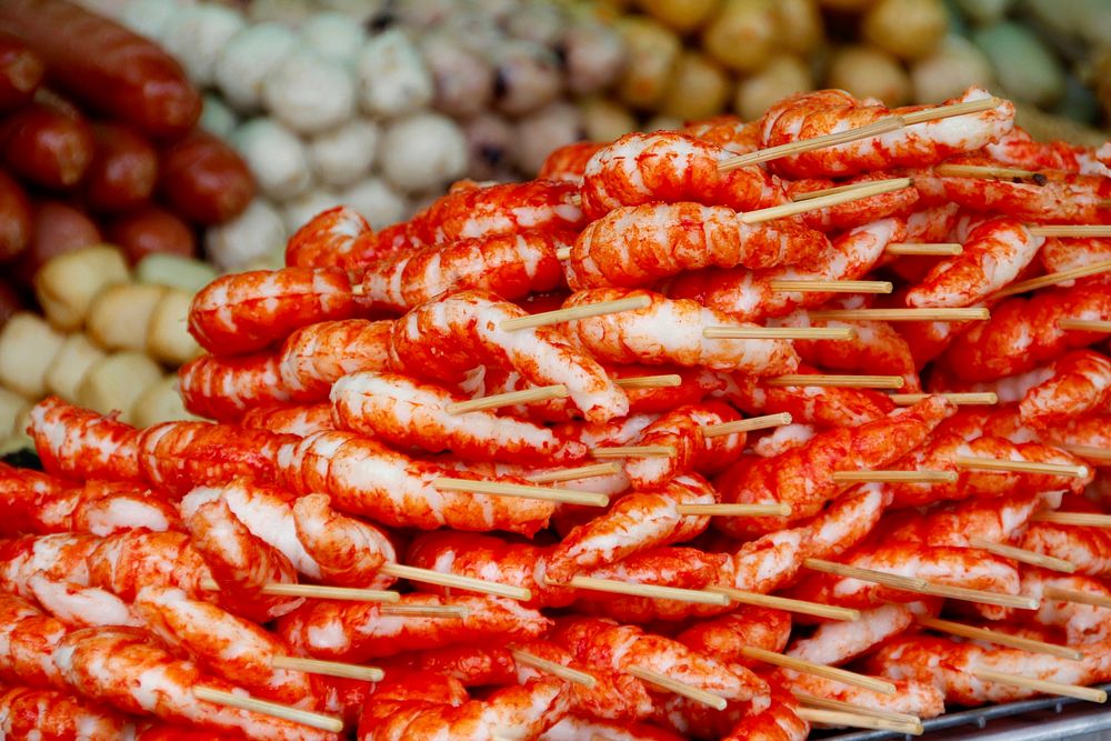 Fried shrimp in stick. Free public domain CC0 photo.