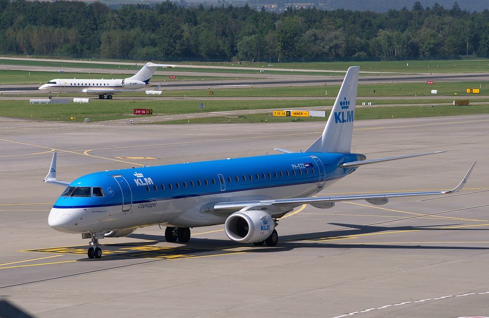 KLM embraer 190 aircraft, Zurich airport, 18/09/2016. 