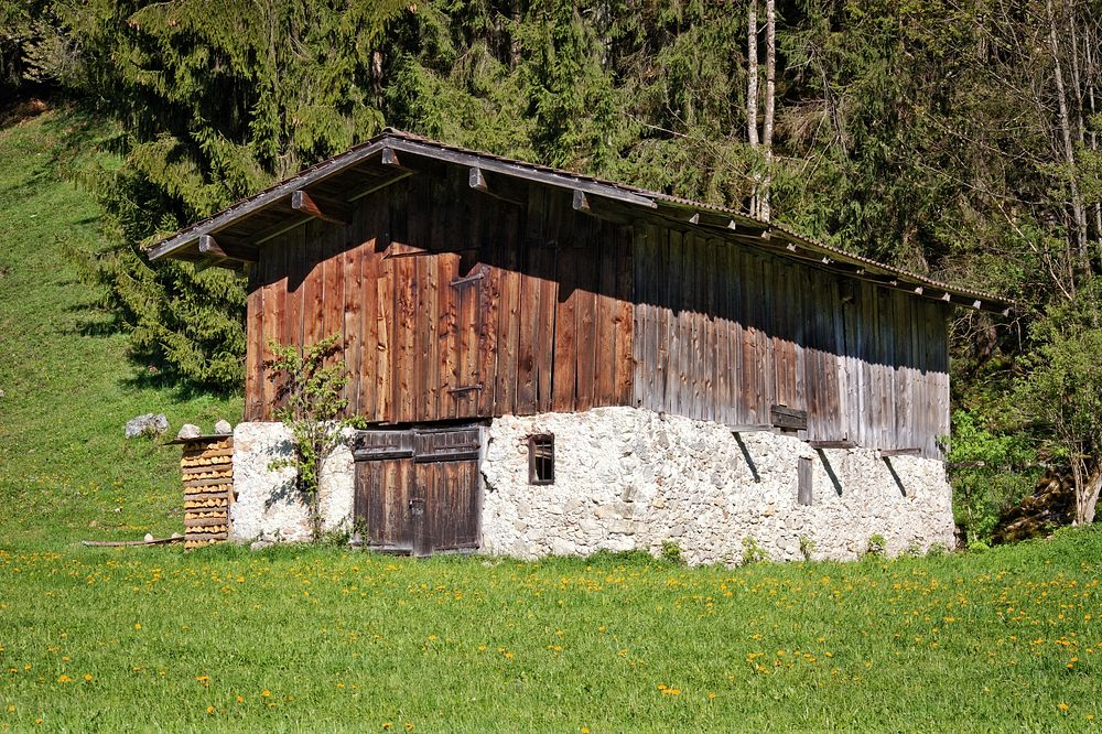 Farm house in the countryside. Free public domain CC0 photo.