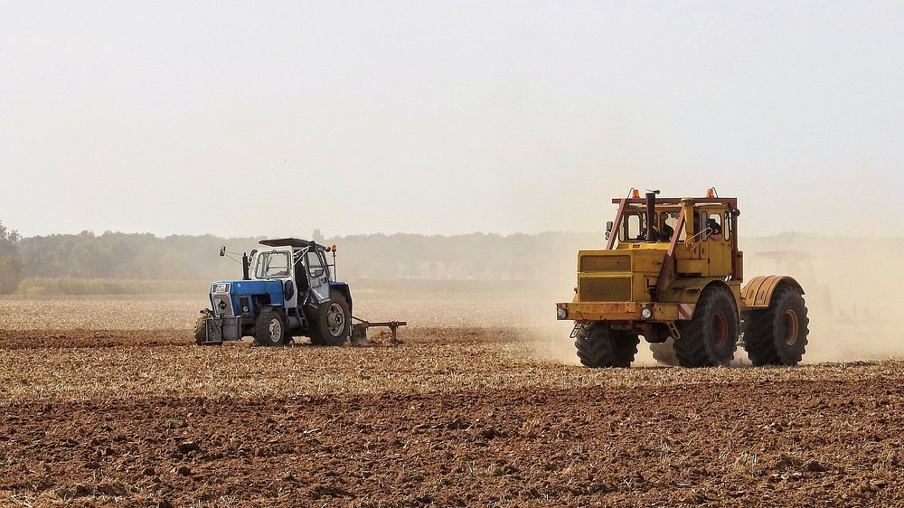 Farm harvesting tractor vehicle. Free public domain CC0 photo.