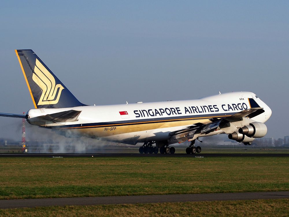 Singapore Airlines Cargo aircraft landing, location unknown, 30/07/2015. 