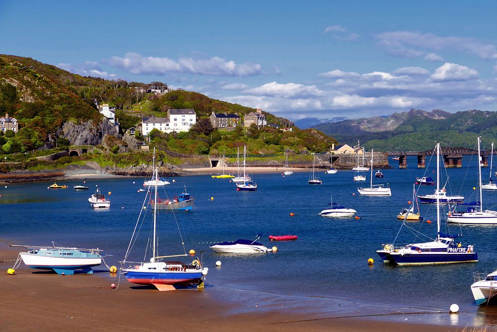 Boats in Barmouth Wales harbour. Free public domain CC0 photo.