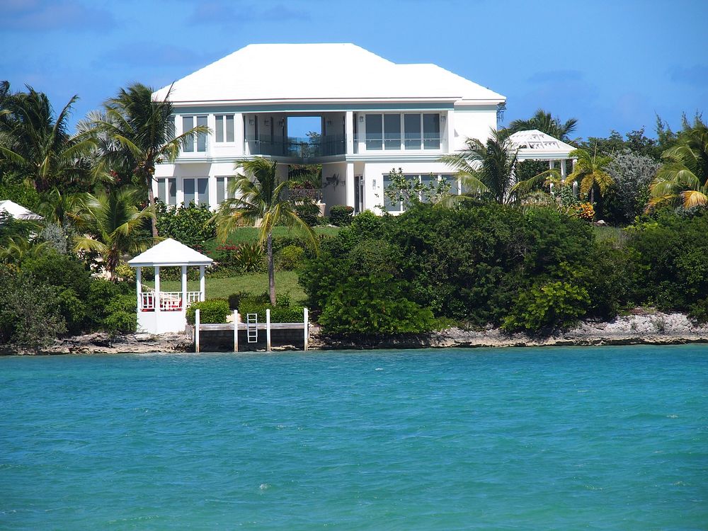 White vacation beach house. Free public domain CC0 photo.