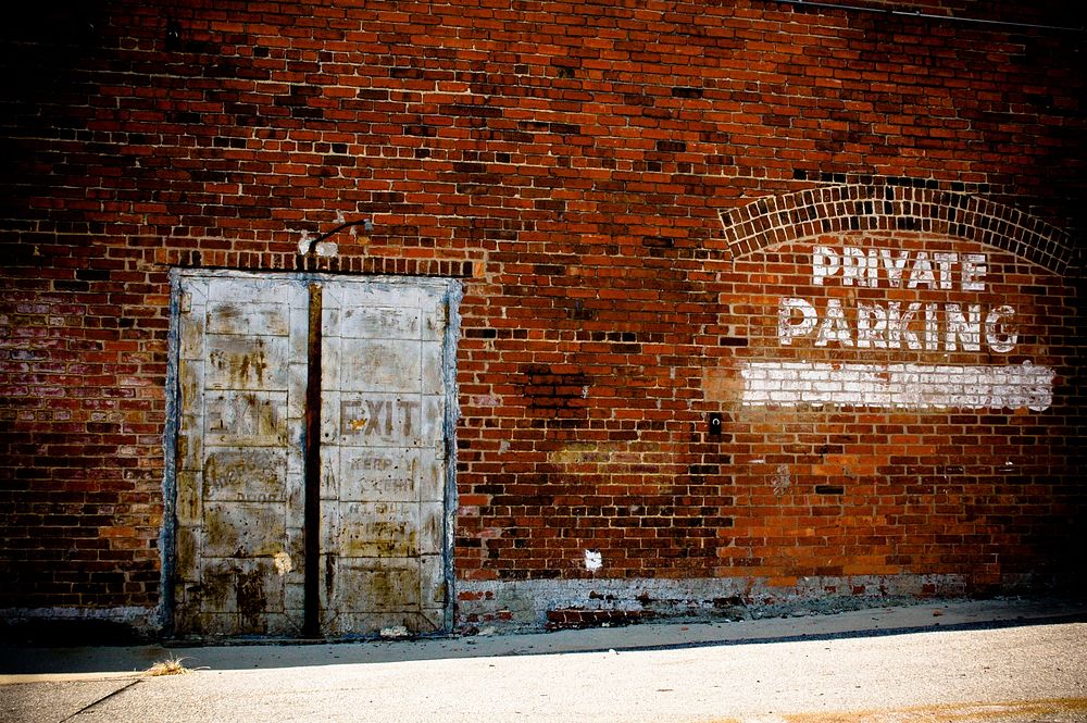 Grunge brickwall garage. Free public domain CC0 photo.