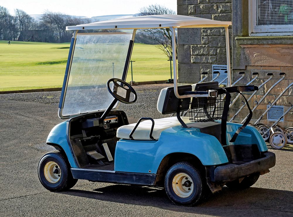 Golf buggy. Free public domain CC0 photo.