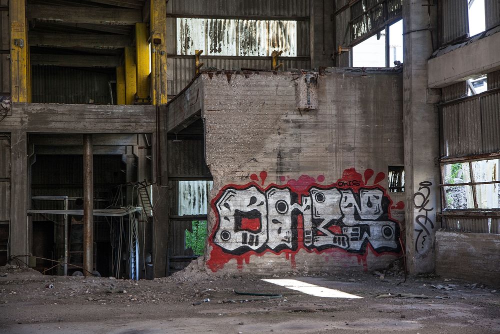 Graffiti in abandoned building. Free public domain CC0 photo.