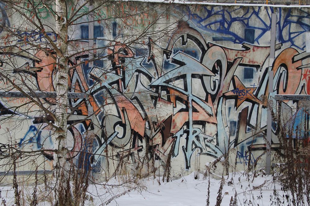 Script graffiti wall, street art. Free public domain CC0 image.