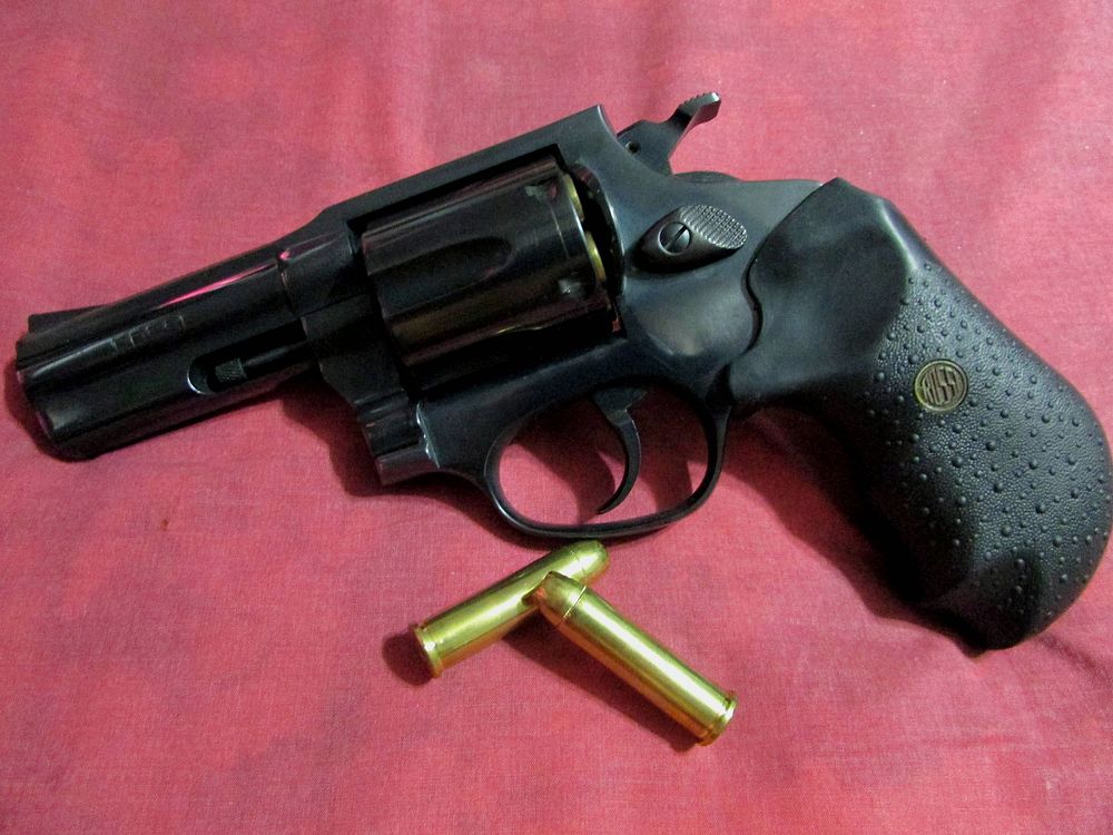 Handgun image. Free public domain CC0 photo.