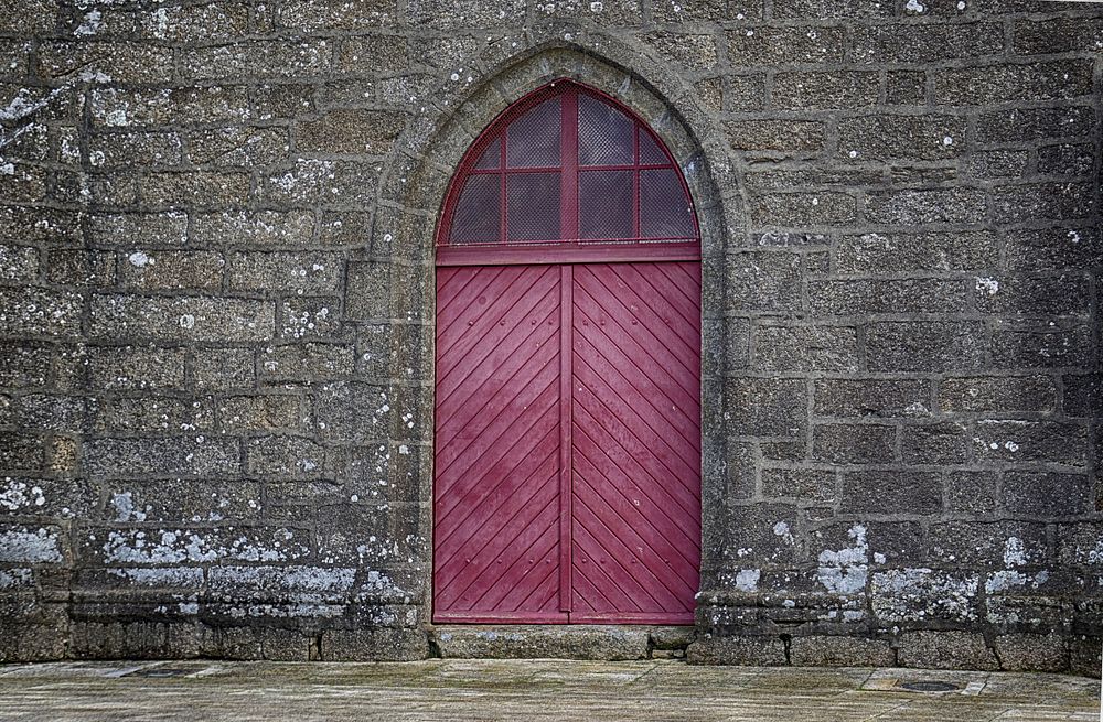 Red door. Free public domain CC0 image.