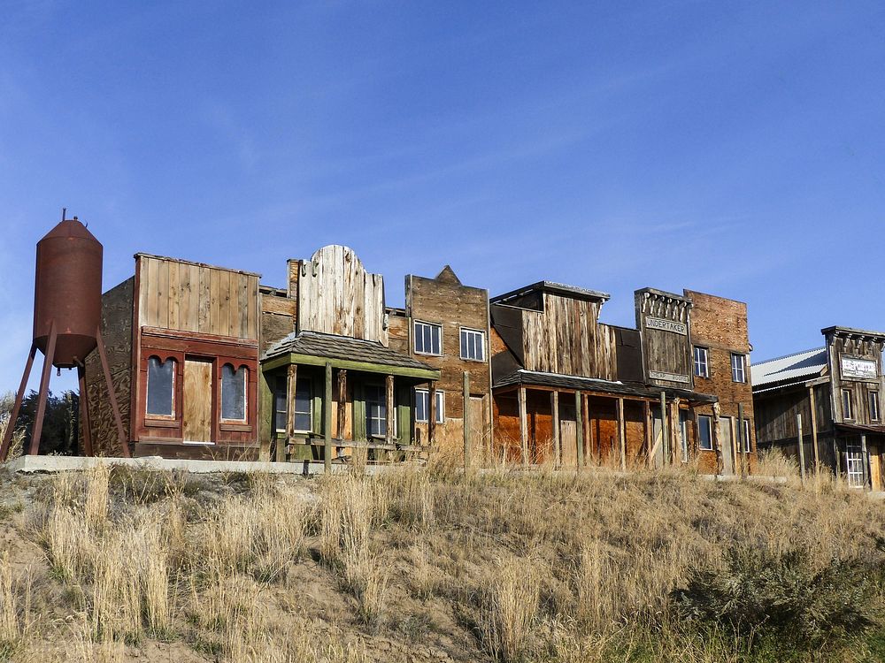 Old building in countryside. Free public domain CC0 image.