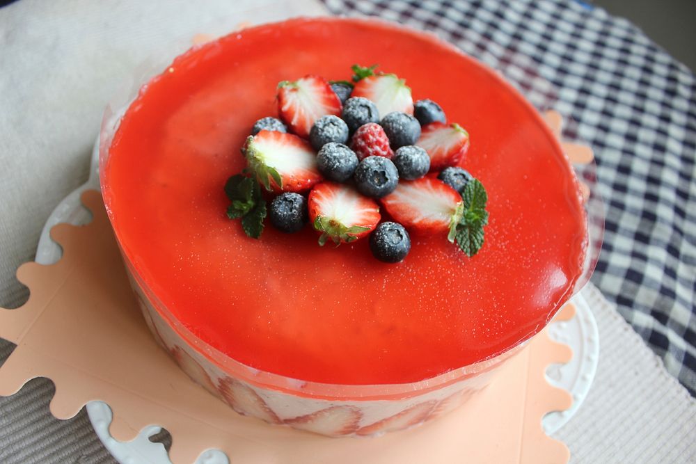 Strawberry cheesecake. Free public domain CC0 photo.