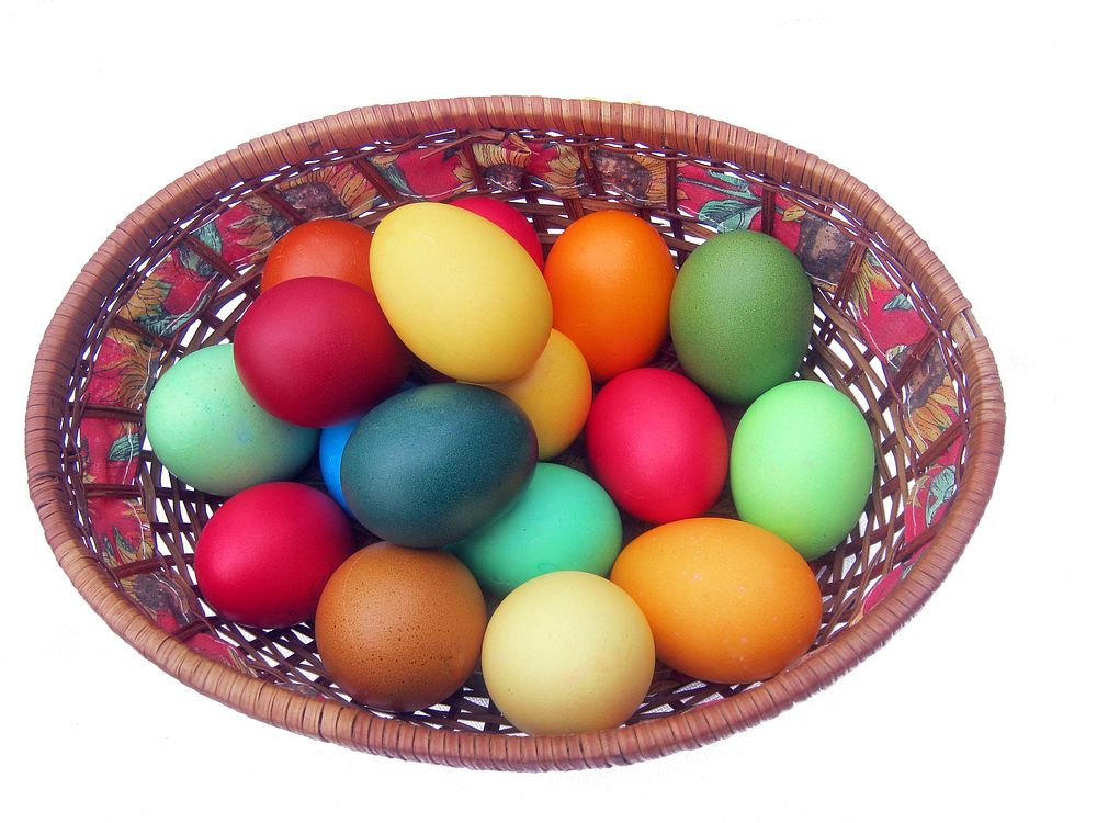 Colorful Easter eggs in bowl. Free public domain CC0 image. 