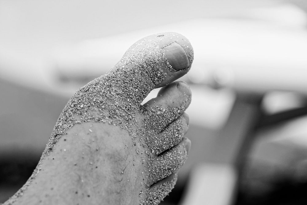 Toe fingers with sand, black and white photo. Free public domain CC0 image.