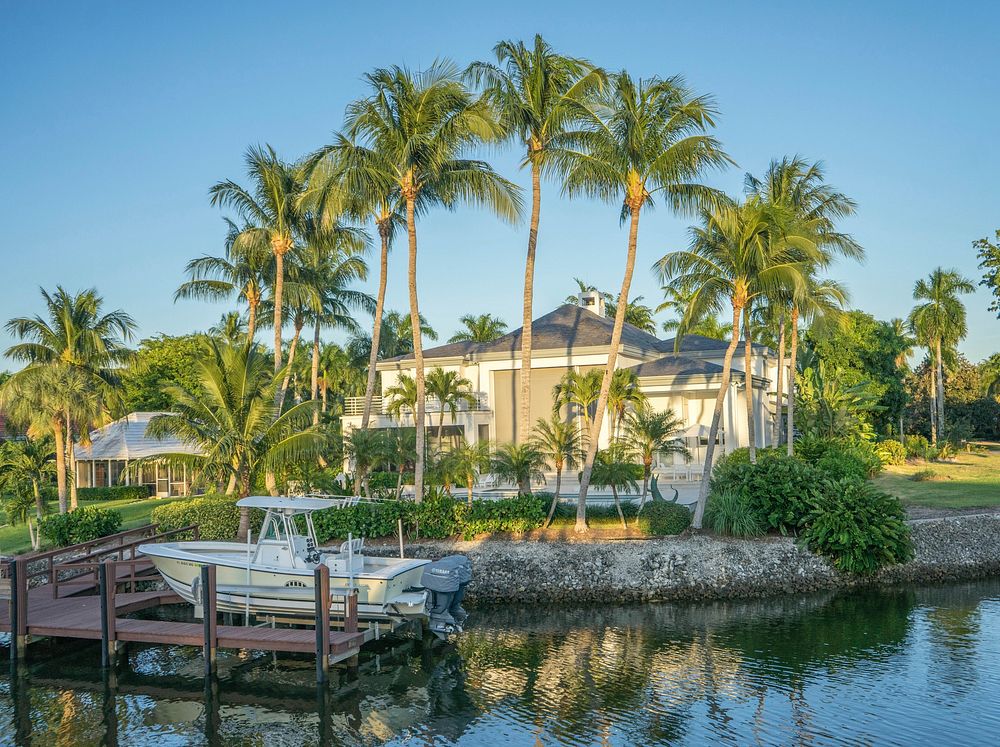 Beach house in Florida. Free public domain CC0 photo.