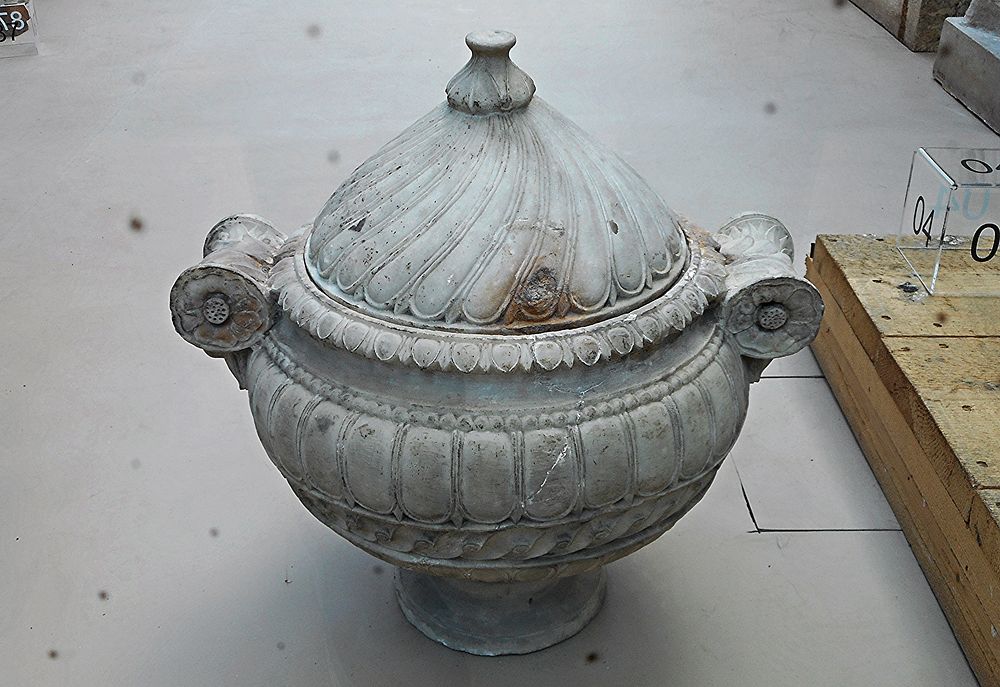 Old white urn. Free public domain CC0 photo.