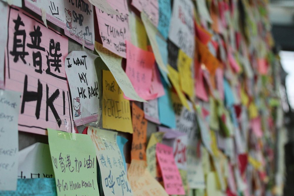 Sticky notes on wall. Free public domain CC0 photo.