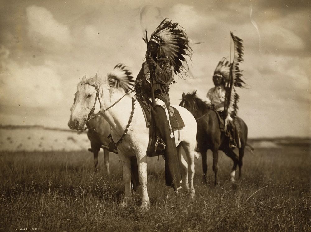 Native Americans on horses, animal photography. Free public domain CC0 image.