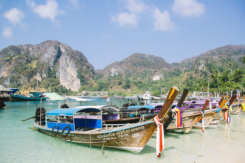 Longtail boat in Southern Thailand, holidays travel desination. Free public domain CC0 photo.