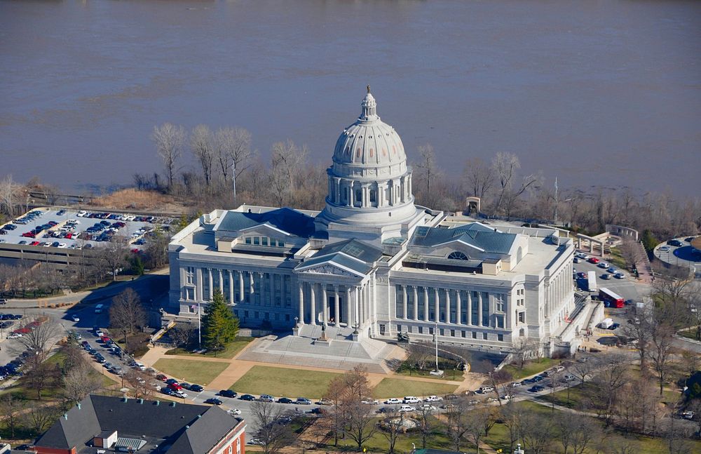 The Missouri State Capitol in Jefferson City, Missouri. Free public domain CC0 image.