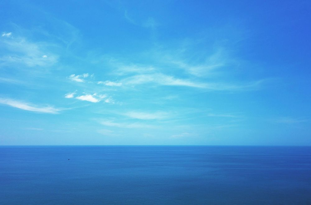 Calm symmetrical sky and ocean. Free public domain CC0 photo.