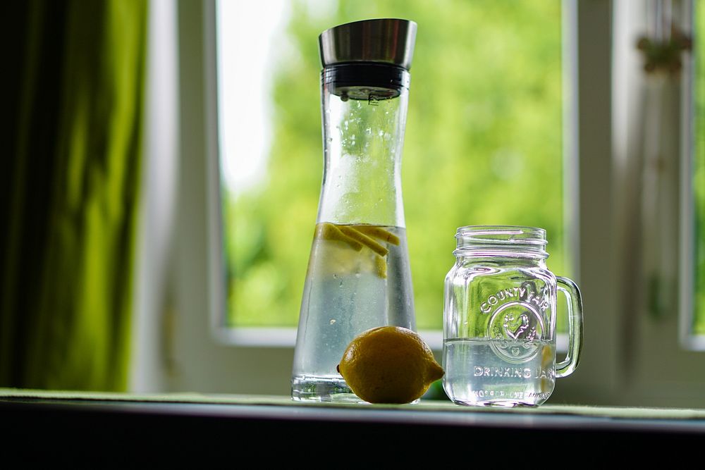 Lemons & water, refreshment drink. Free public domain CC0 image